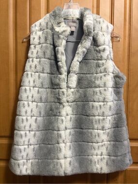Chico's Plush Faux Fur Vest in Light Gray and White